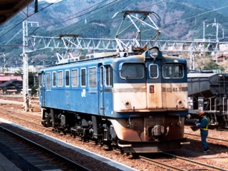 583